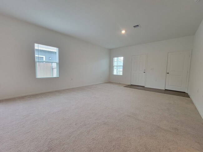 Building Photo - Spacious 3/BR, 2/BS Single-Level Home with...