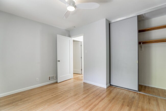 Building Photo - Charming 3 Bedroom and 2 Bath Home in Glen...