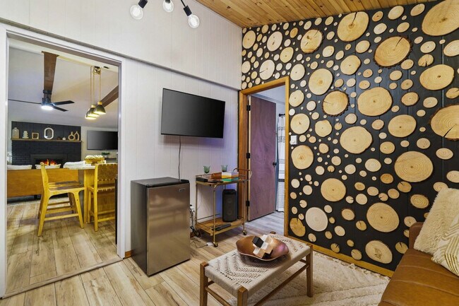 Building Photo - 3145 Ogontz Dr