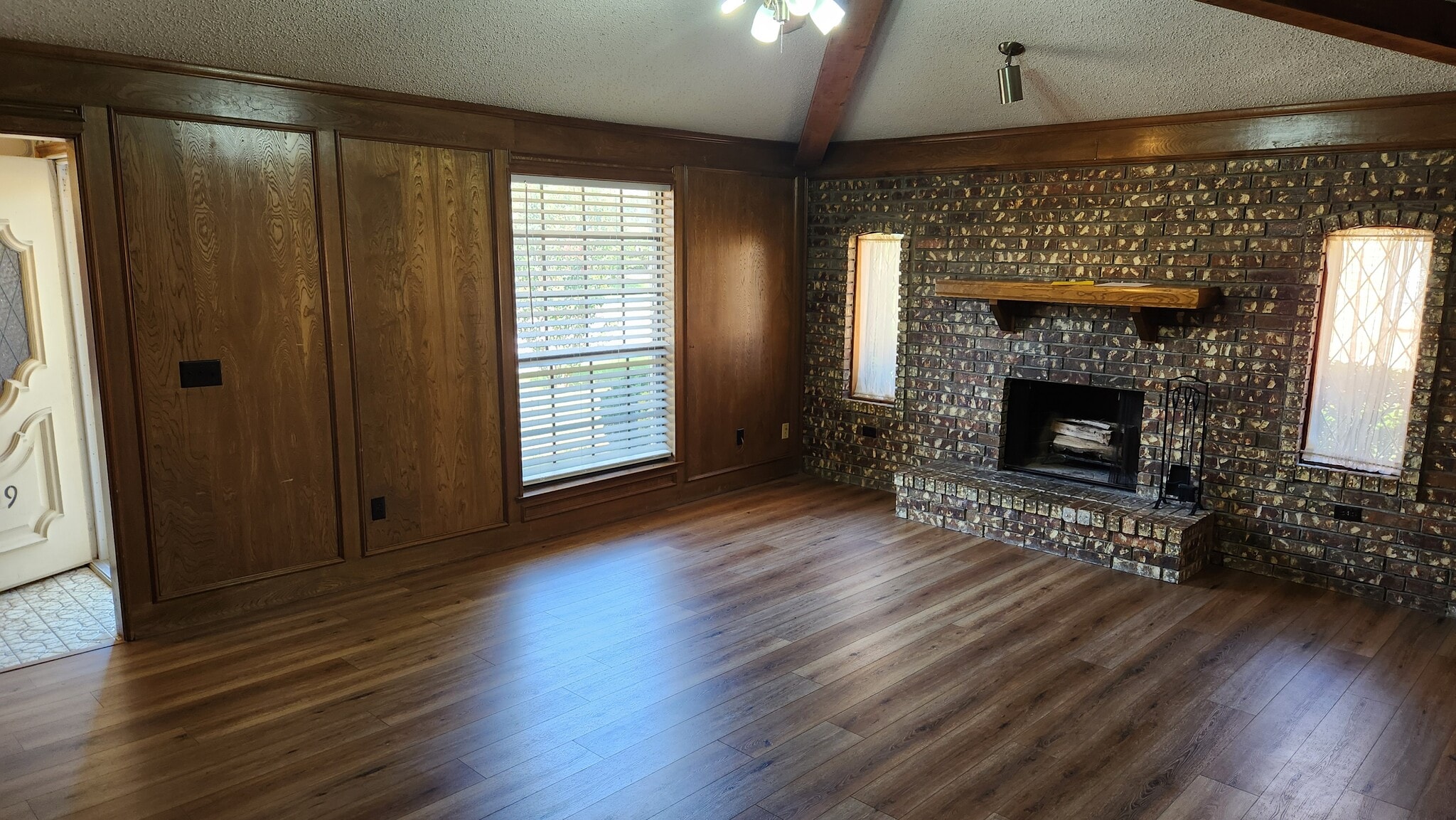 Wood Burning Fireplace - 509 Cedar Elm Ln