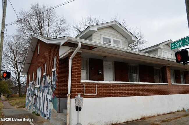 Primary Photo - 221 W Woodlawn Ave