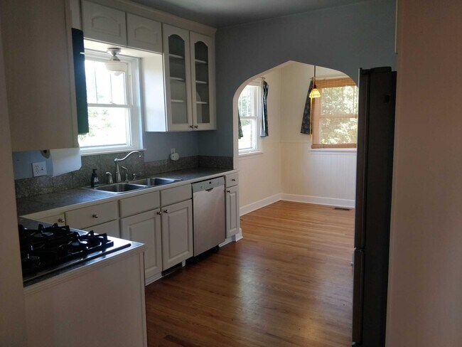 Building Photo - 3939 Wyandot st
