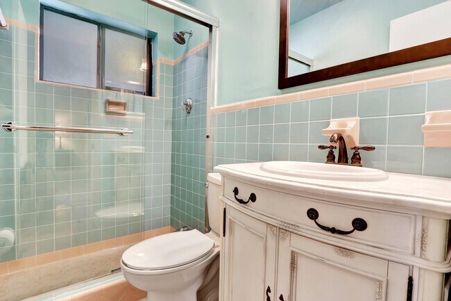 Building Photo - 390 N Juno Ln