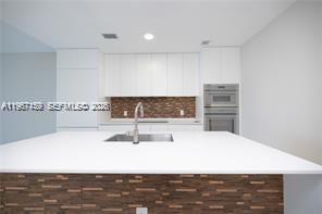 Building Photo - 711 NE 23rd Terrace