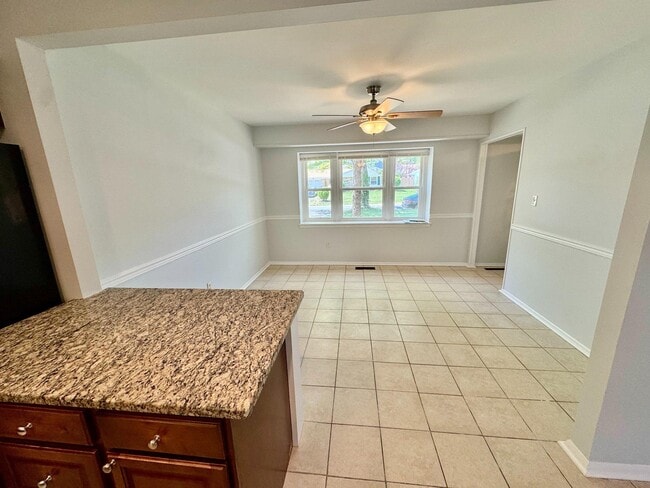 Building Photo - 2911 Tallow Ln