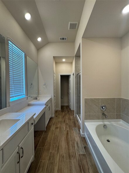 Building Photo - 504 Evergreen Rd