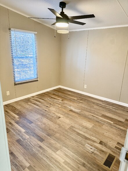 Building Photo - 17 Emmy Ln