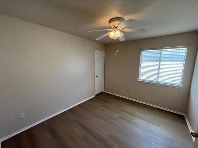 Building Photo - 513 Crater Lake Dr