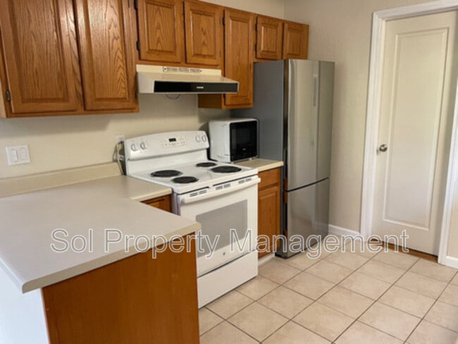 Building Photo - 175 S Redwood Dr