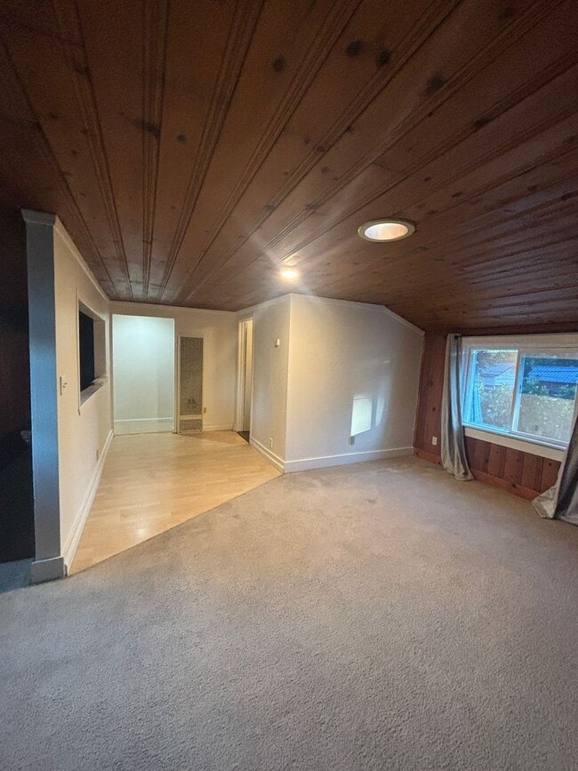 Building Photo - Central Roseville, 1 Bed, 1 Ba, Wall Air, Large Living Room, Bedroom Downstairs, Large Deck great...