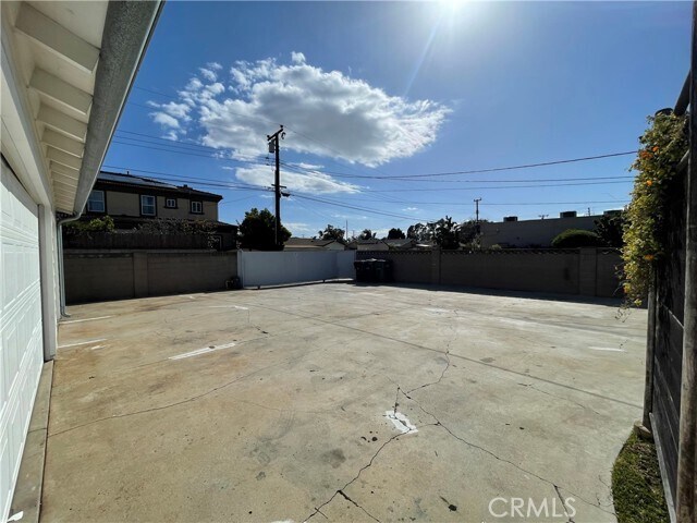 Building Photo - 5072 Edinger Ave