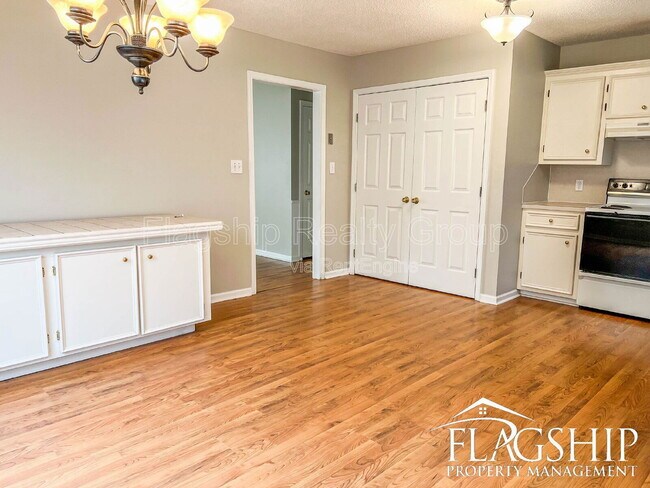 Building Photo - 3638 Highland Dr