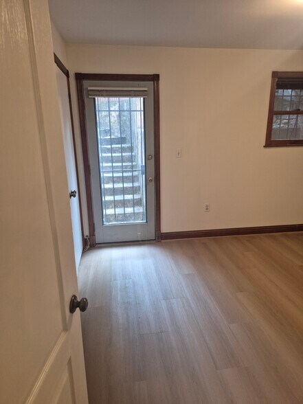Building Photo - 645 Acker Pl NE