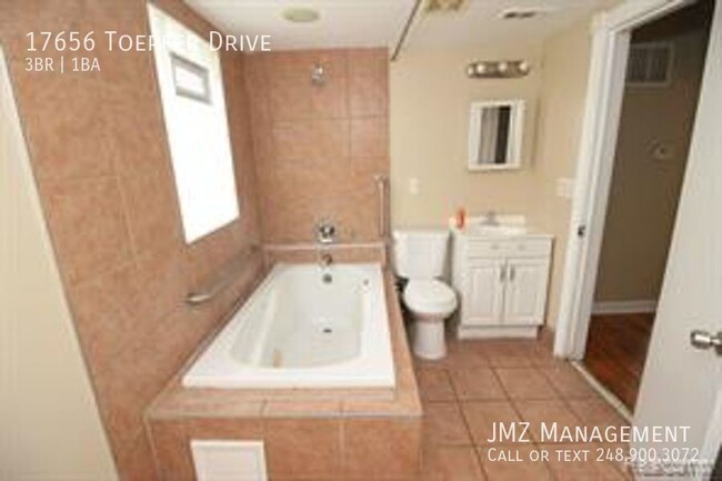 Building Photo - Welcome to this charming 4-bedroom, 1-bath...