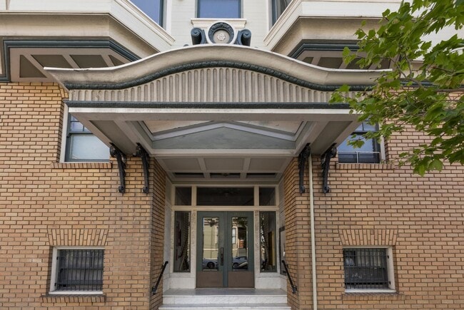 Building Photo - 1960 Pierce St