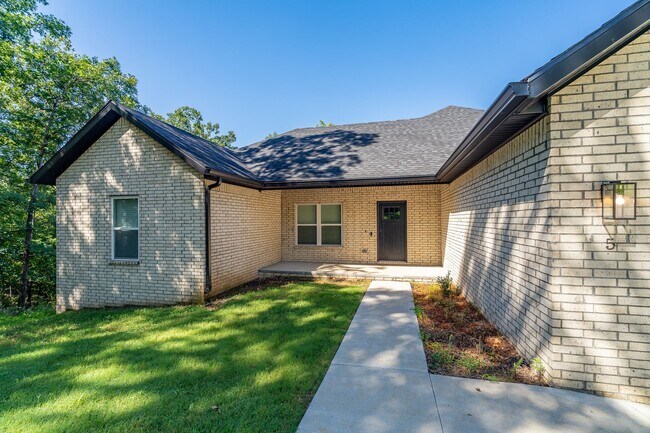 Building Photo - Nearly New Bella Vista Home Nestled in Ultimate Privacy! Furnished options available!