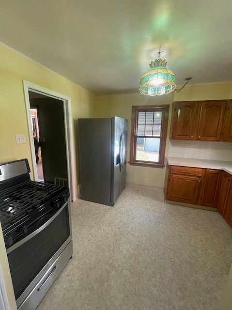 Building Photo - Single family home with access to Lake Eerie!