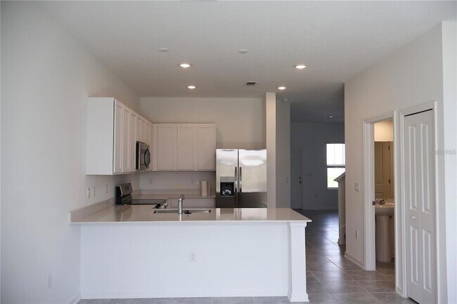 Building Photo - 2452 Skyline Lp