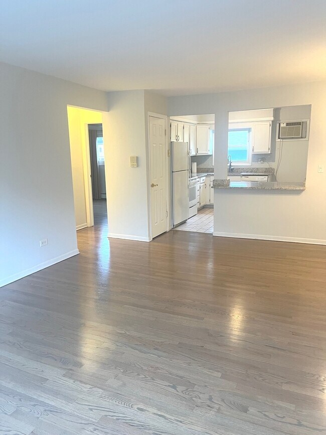 Building Photo - 7952 Madison St