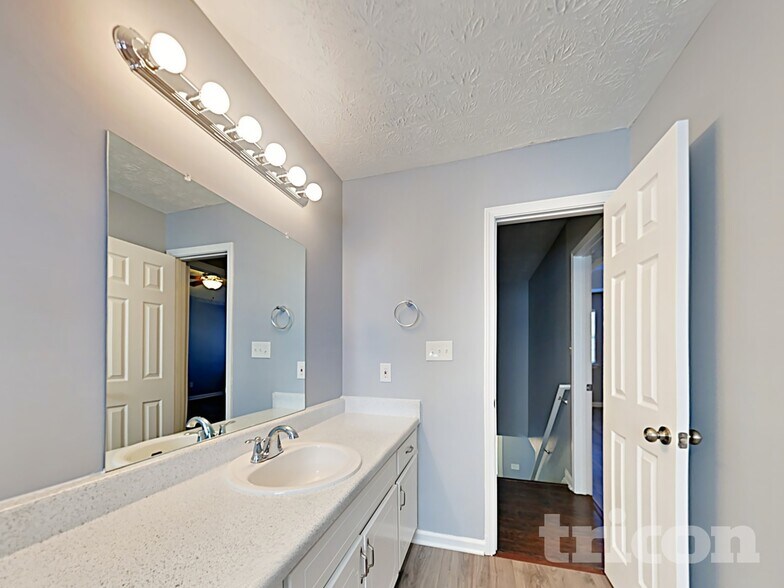 Building Photo - 418 Acres Ct