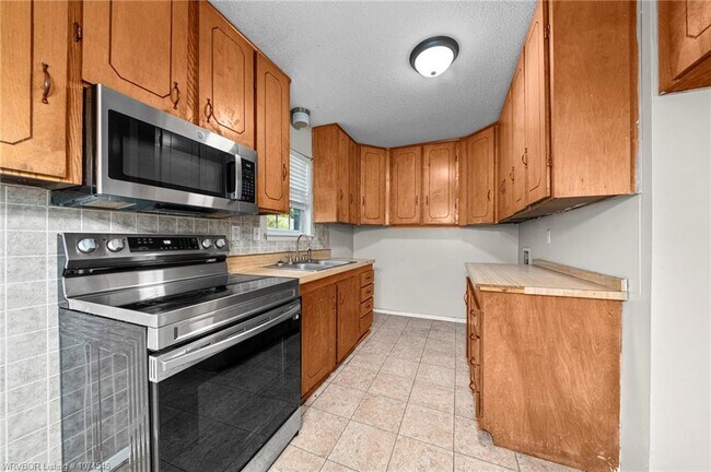 Building Photo - 502 8th St