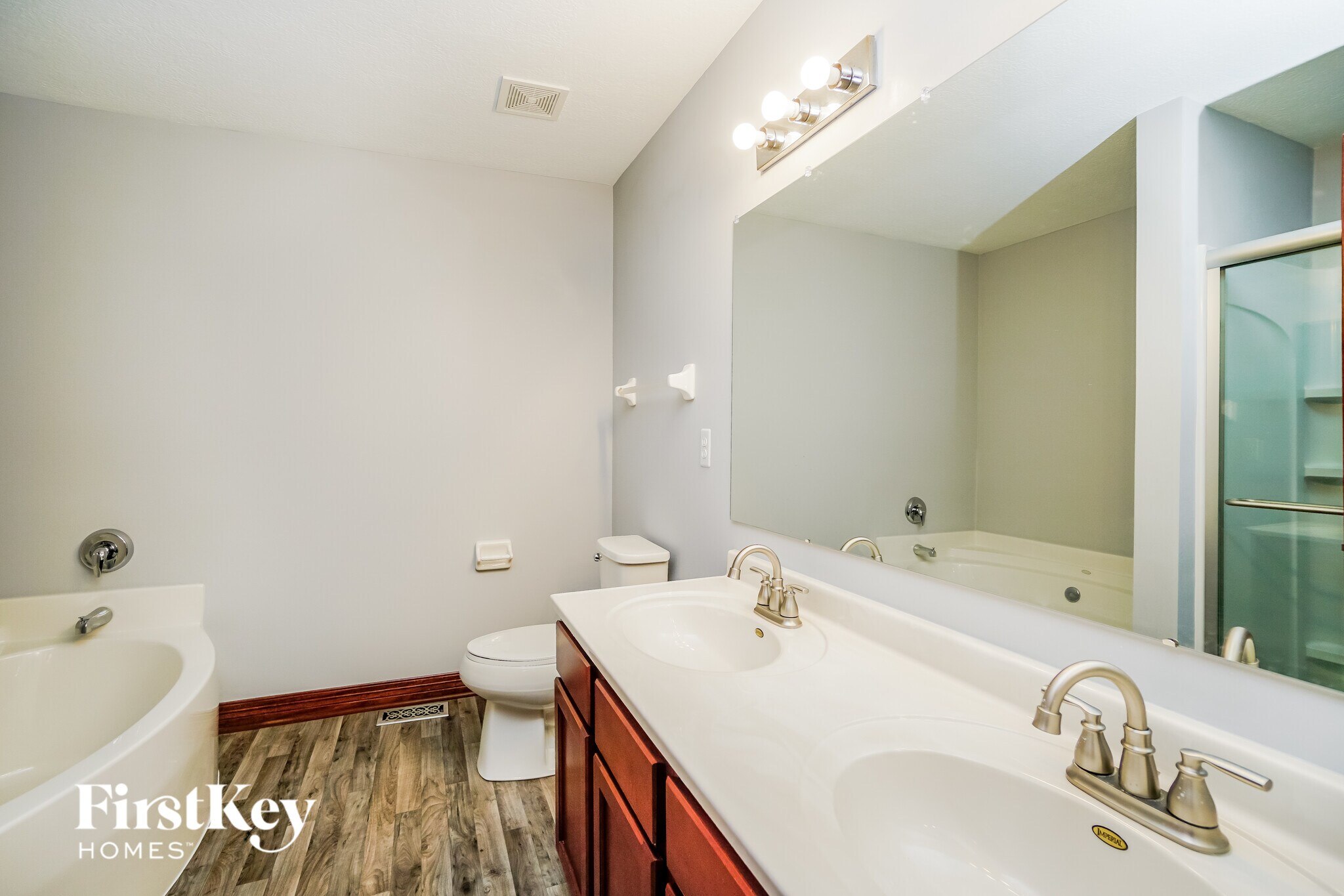 Building Photo - 936 Poppleton Pl N