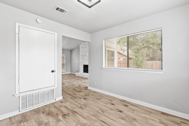 Building Photo - PM2-AUS7505 Saint Amant Pl