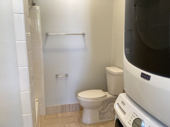 Building Photo - Move in Ready Duplex Close to Forsyth Park