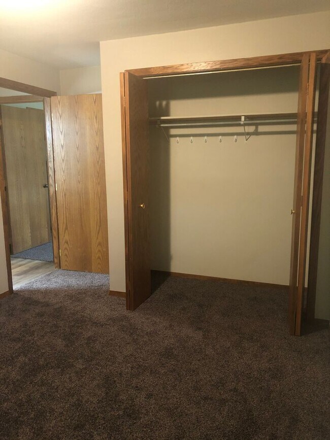 Building Photo - 1336 Meadow Ln