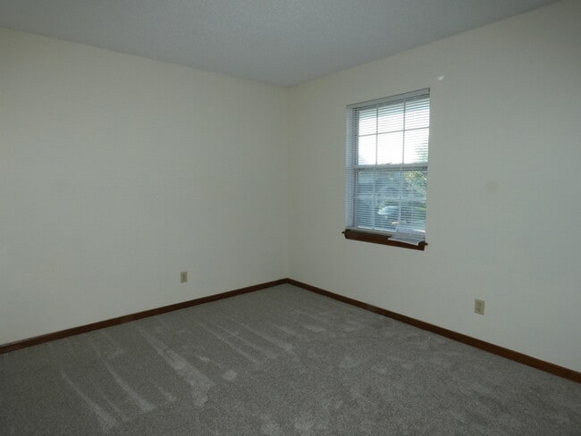 Building Photo - Beautiful Updated TownHome in Park Hill Sc...