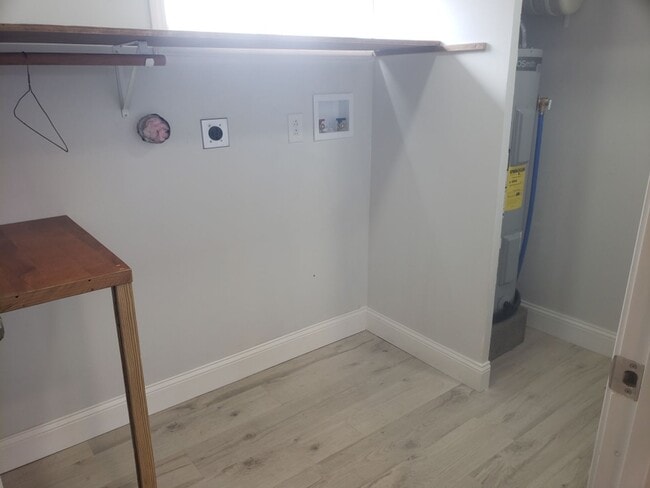 Building Photo - 4 Bedroom / 2 Bath Home  Kingsport, TN