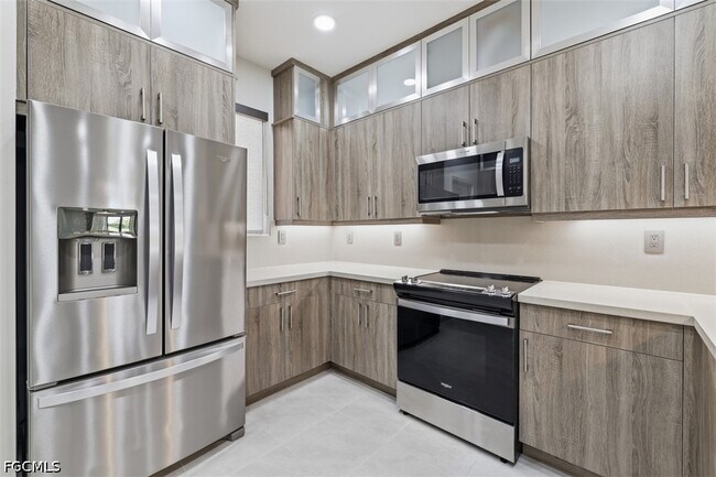 Building Photo - 5069 Penella Ave