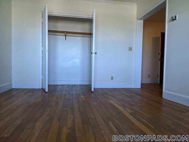 Building Photo - 550 Belmont St