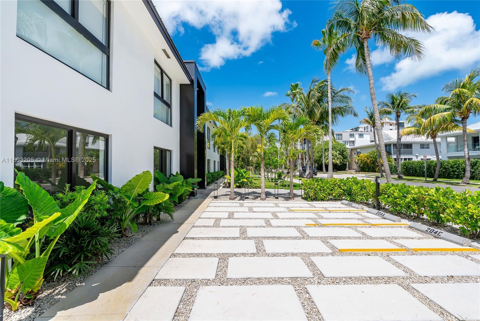Building Photo - 204 Sunrise Dr