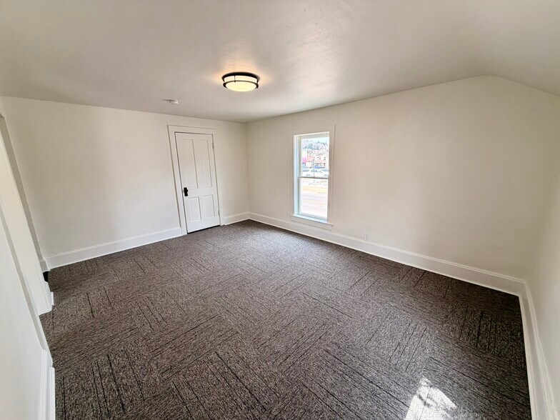 Building Photo - 319 Jerry St