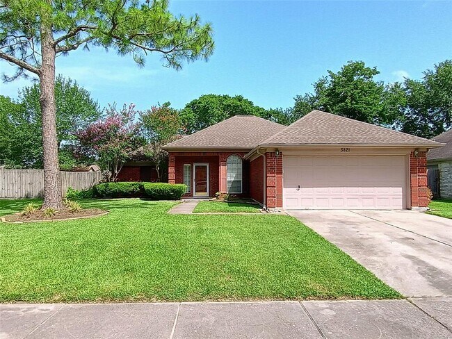 Primary Photo - 3821 Pin Oak Dr N