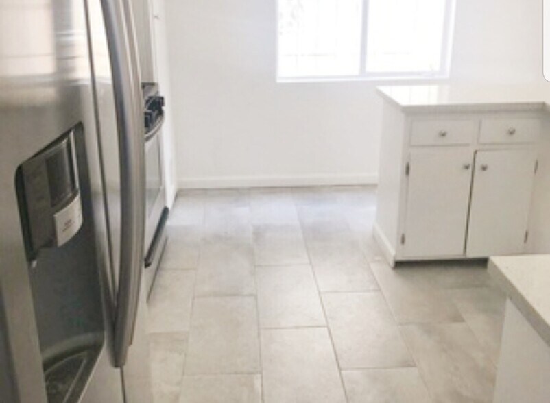 Building Photo - 3213 Bartdon Ave