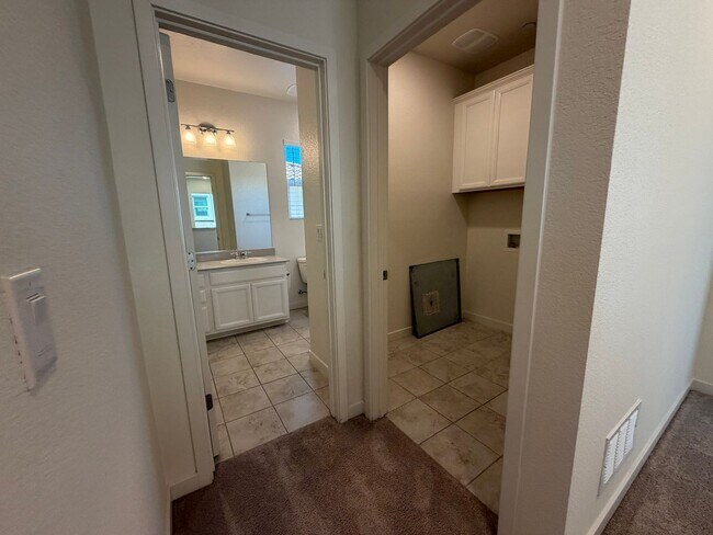 Building Photo - Beautiful 3-Bedroom Home in Anatolia