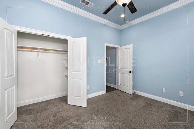 Building Photo - Stunning Luxury Home in Silverhill with Huge Diamond Shaped Backyard!