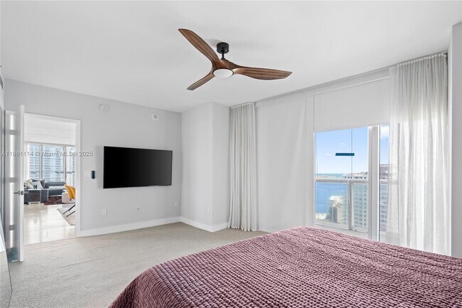 Building Photo - 465 Brickell Ave