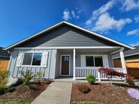 Building Photo - Newer Construction Close to Downtown Grants Pass
