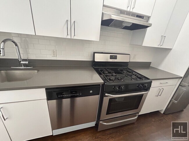 Building Photo - 206 W 104th St