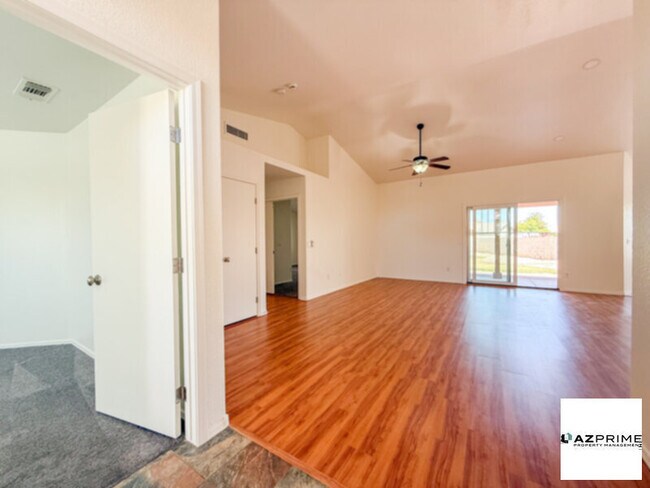 Building Photo - Exceptional 3/2 Peoria Corner Lot House!