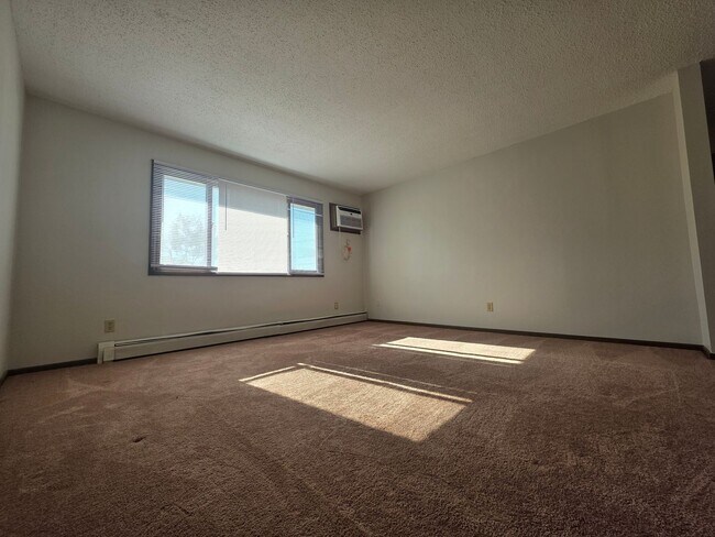 Building Photo - 700 Brandon Ave