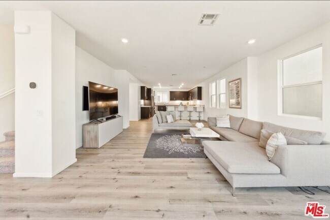 Building Photo - 605 Daniel Freeman Cir