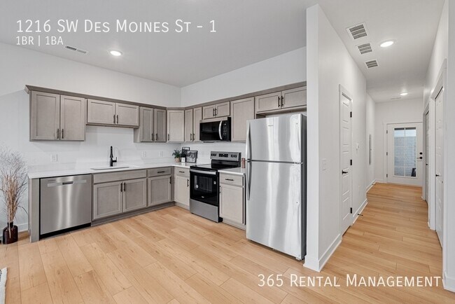 Building Photo - 1216 SW Des Moines St