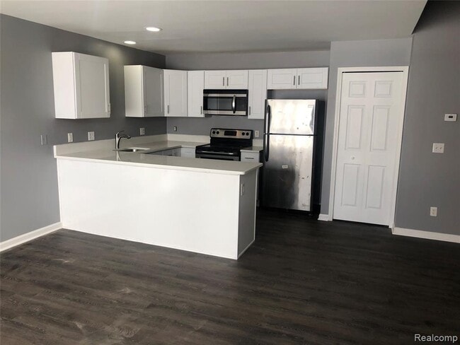 Building Photo - 234 Stonegate E