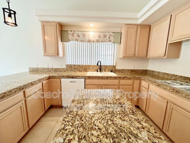 Building Photo - 78855 Aurora Way