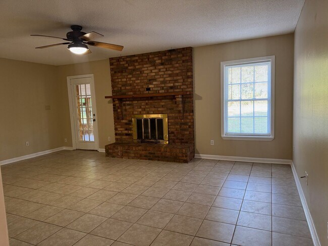 Building Photo - 3 Bedroom 2 Bath House on 4.78 Acres