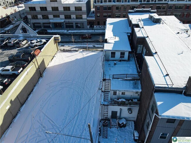 Building Photo - 1015 Hamilton St